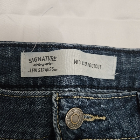 Levi Strauss Signature Mid Rise Bootcut Jeans! - Picture 3 of 8